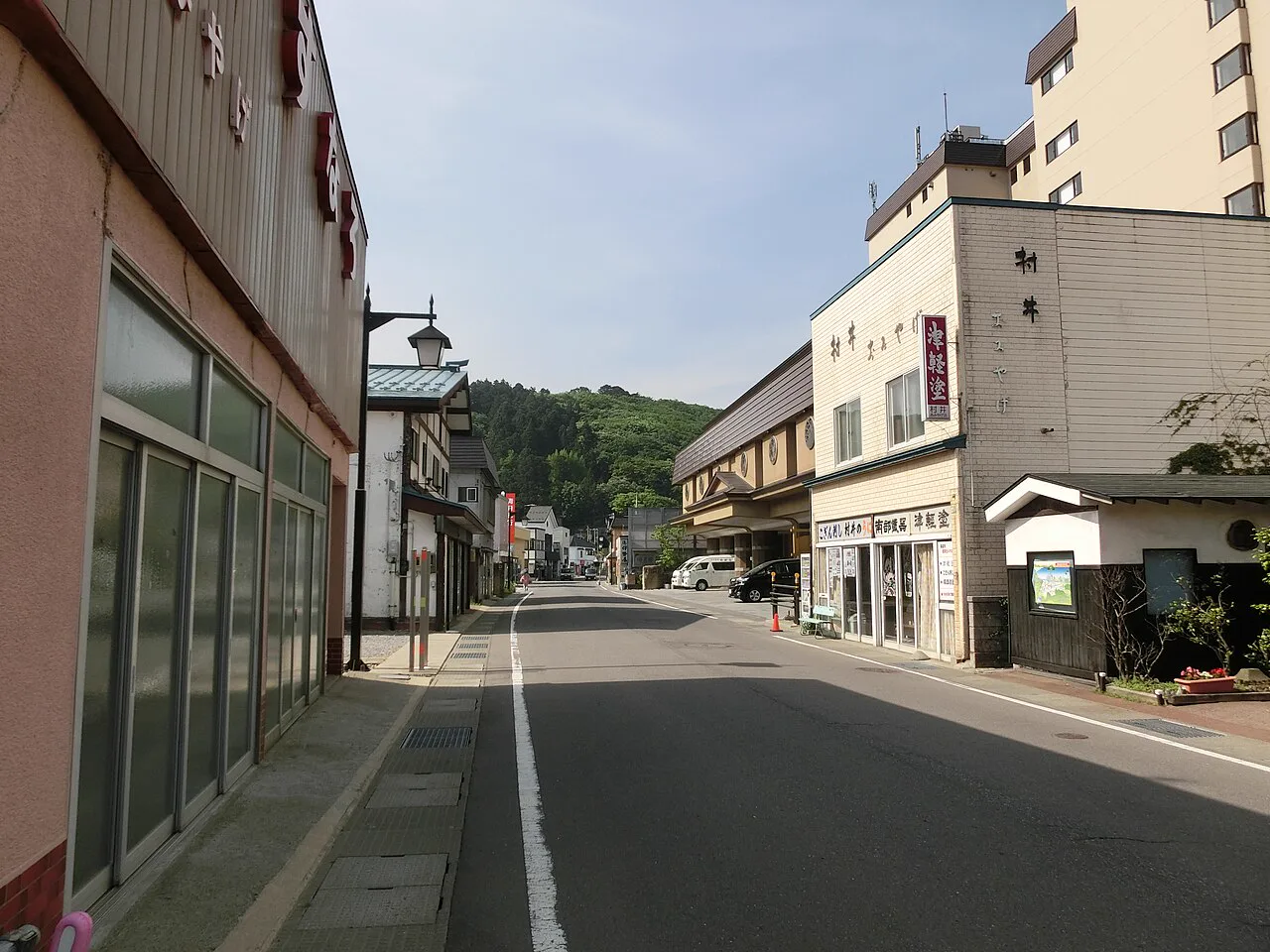 Kaisen-kaku or Tsubakikan? A Sea-View Hotel vs a Historic Asamushi Inn