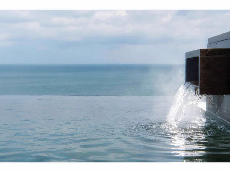 Infinity-style open-air bath at REX HOTEL Beppu overlooking Beppu Bay