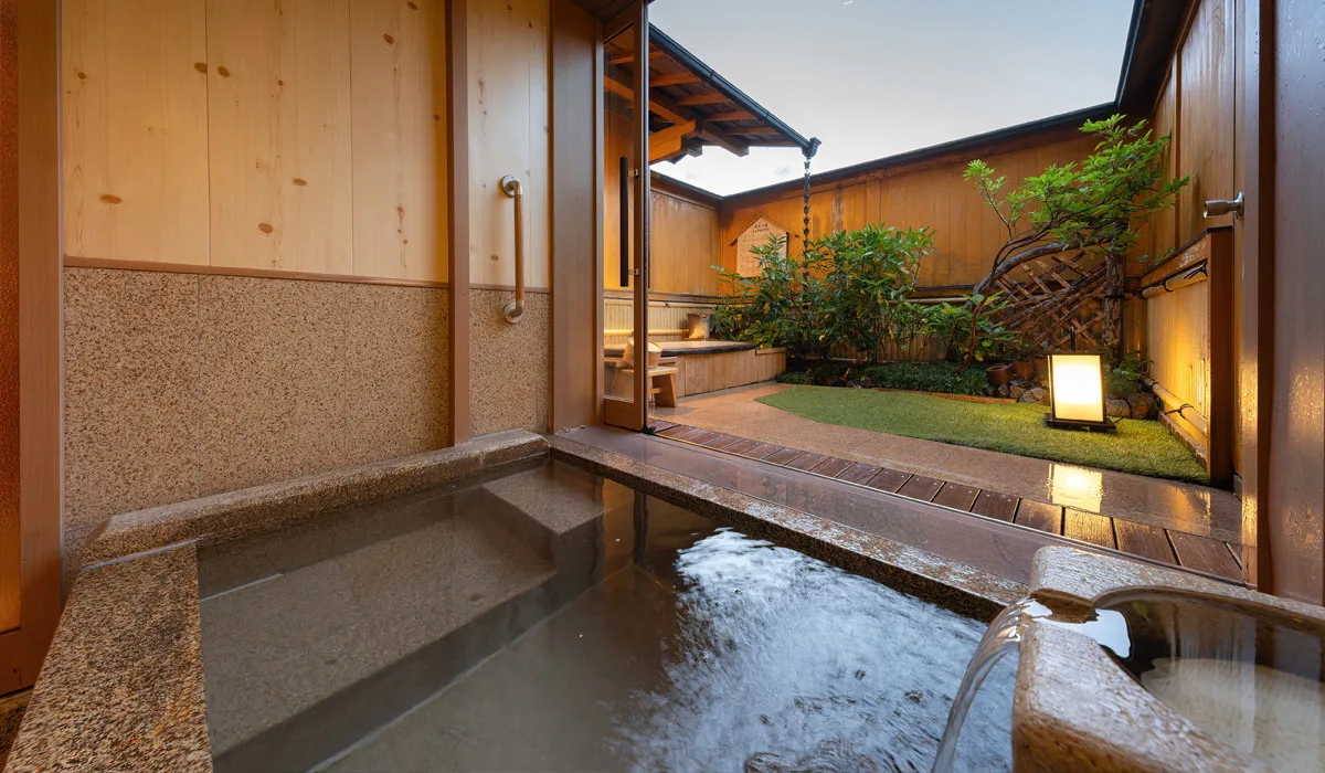 Staying at Suihoen in Gero: Main Building or Yukatei?