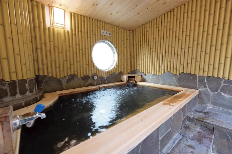Otomeyu or Tsurunoyu in Funabori? Tokyo’s Two Black-Water Sento