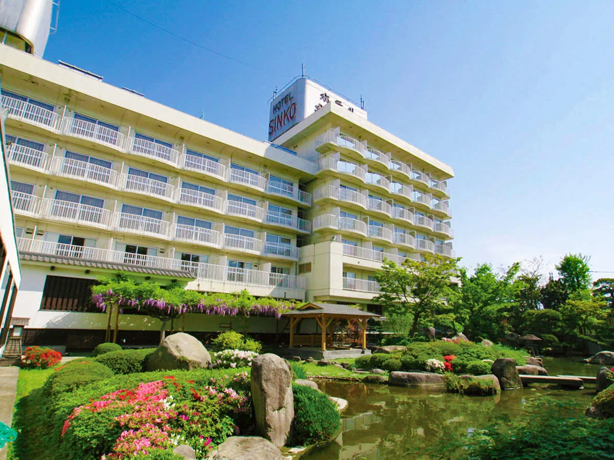 Hotel Shinko Day Use: Early-Morning Baths and a 10 pm Last Entry