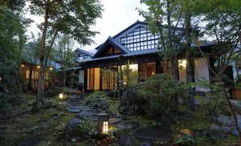 Yufuin Onsen Temperature: Spring Source vs Bath Water