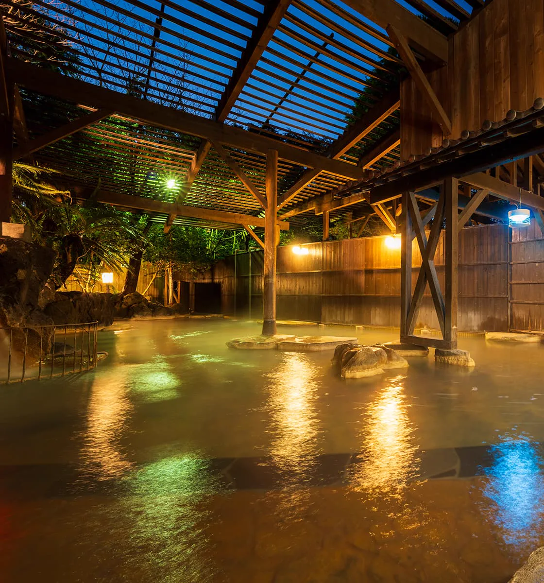 Is Oniyama Hotel Worth It? Its Large Rotenburo, the Yuraku Room and What Has Closed