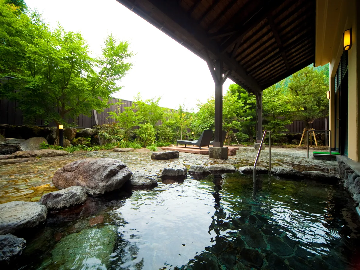 Woodland bathing facilities at Yufuin Ubl Hotel
