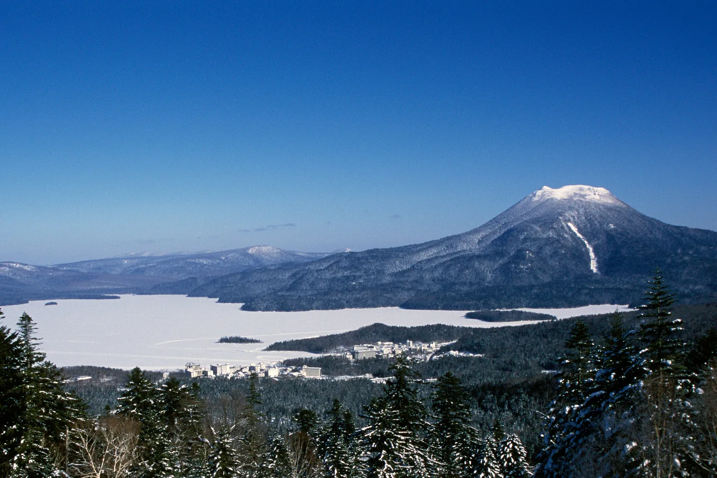 Lake Akan in Winter: Is an Onsen Stay Worth It?