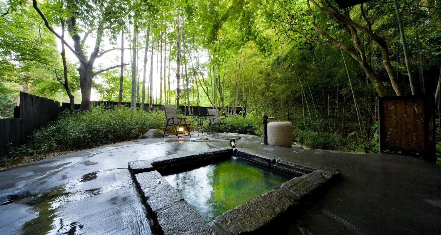 Outdoor bath at Yufuin Gettouan