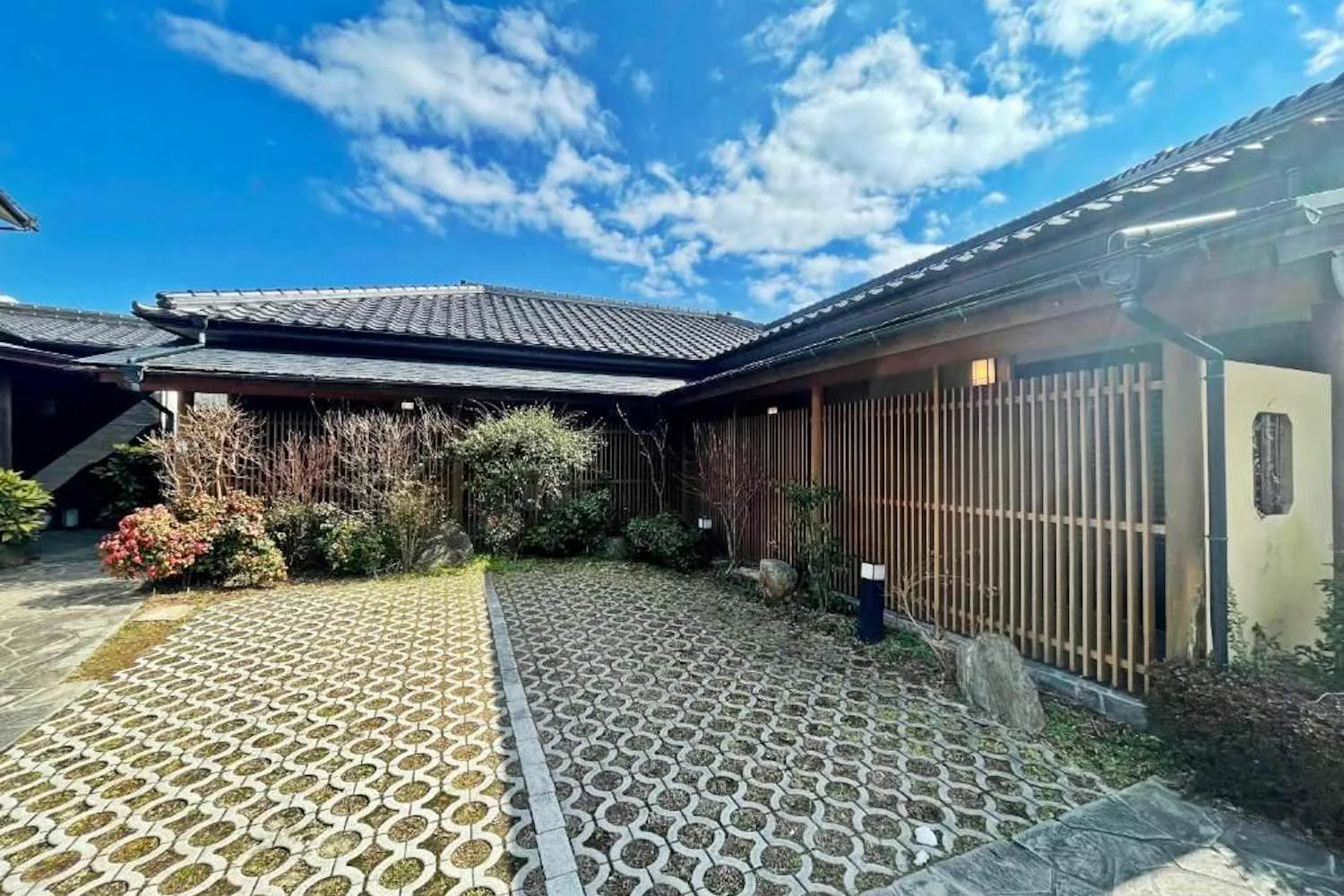 Ryokan Yamanami: Main House or Annex for Your Yufuin Onsen Stay?