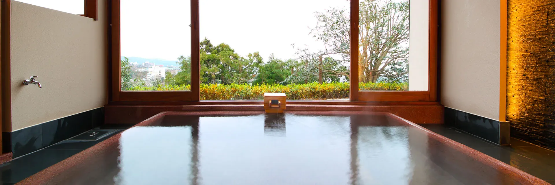 Natural hot-spring bath at Terrace Midoubaru