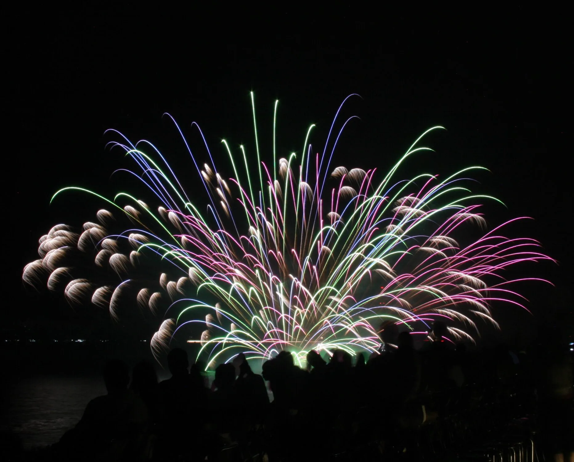 Sakihana Onsen Fireworks: How to Get There and Where to Stay