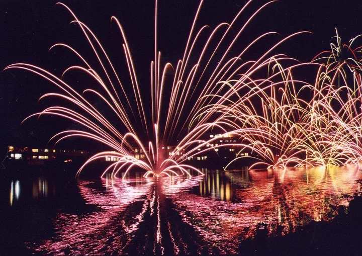 A Gosen Tourism Association photograph associated with the Sakihana Onsen fireworks event