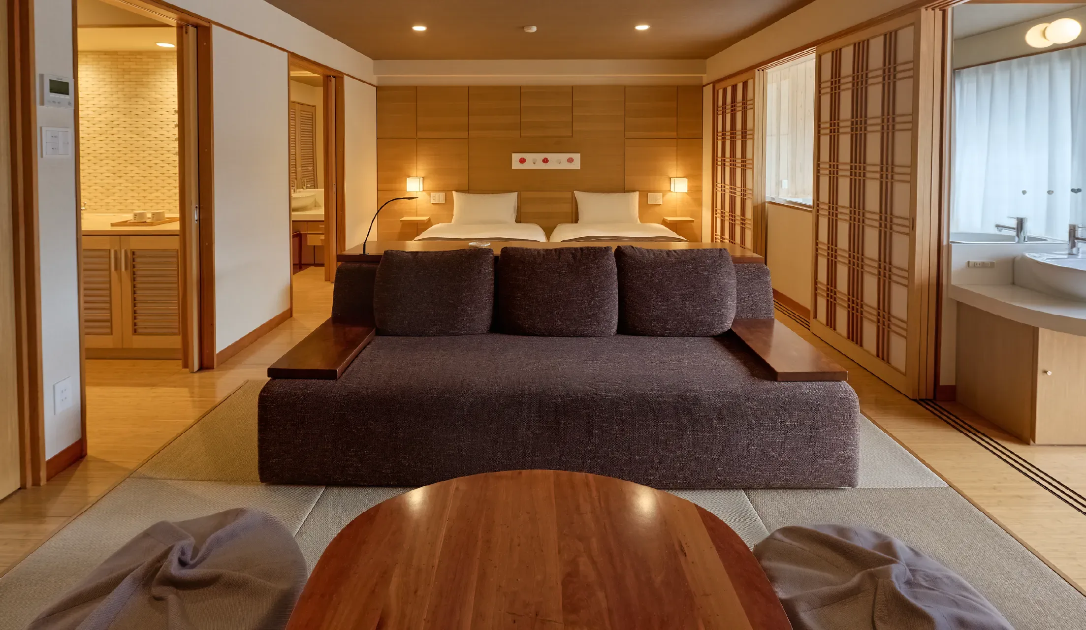A spacious Japanese-Western style guest room at Hanabeppu