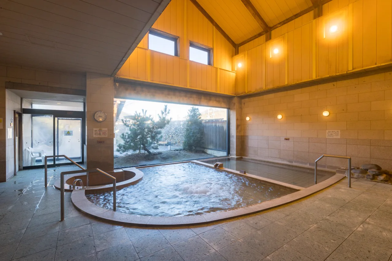 Wanicome or Owani’s Local Public Baths? A Day-Use Comparison