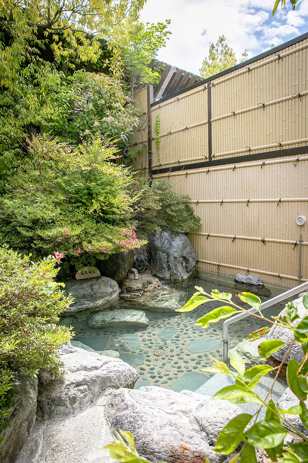 Asama Onsen Day Trip: Hot Plaza Asama, Senki no Yu and Biwanoyu Compared