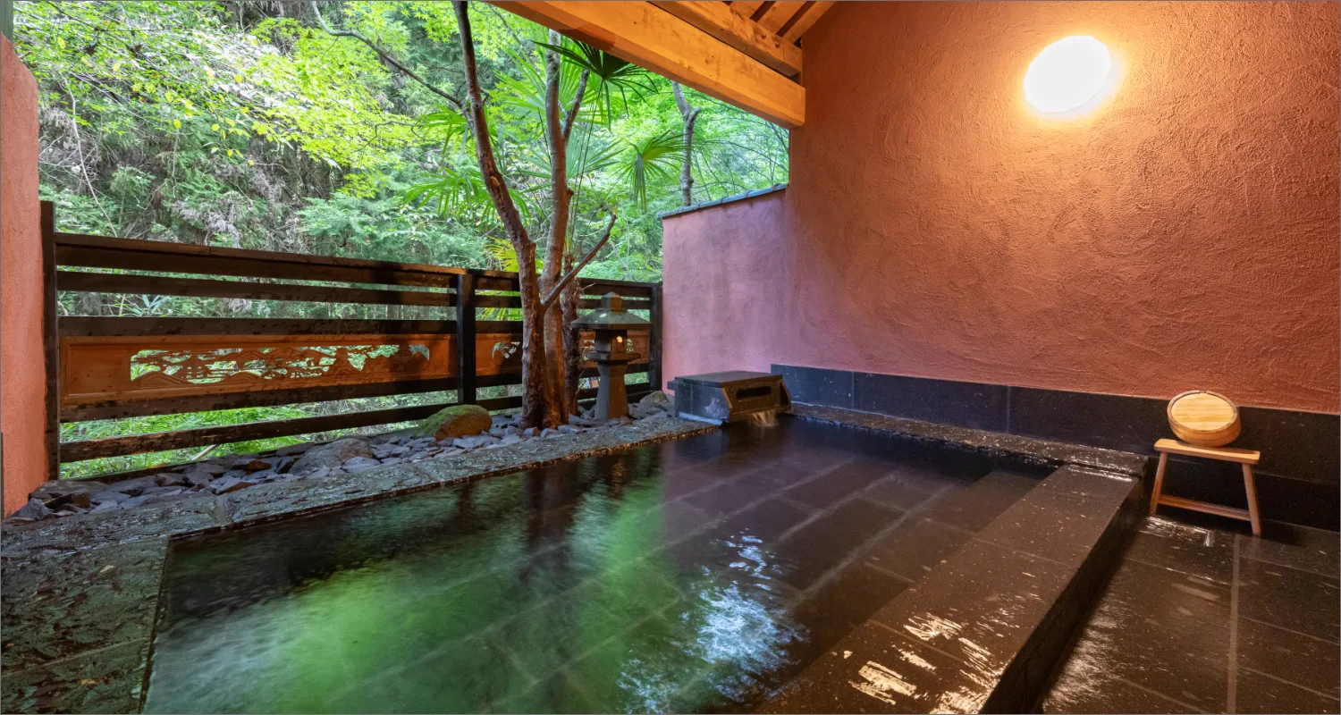 Nihon-no-Ashitaba vs Hoteiya: Private Baths in the Hills or Near Lake Kinrinko?