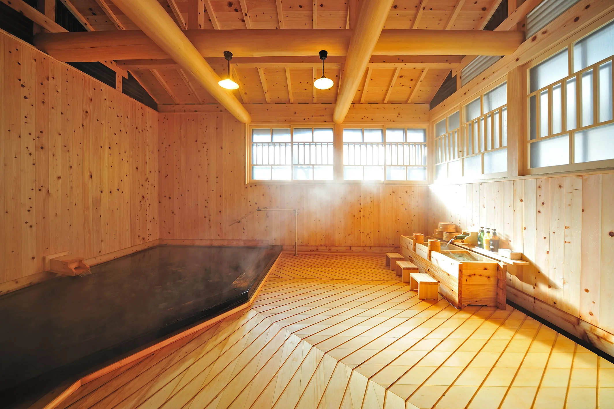 Hoshi Onsen Chojukan among the mountains of Minakami