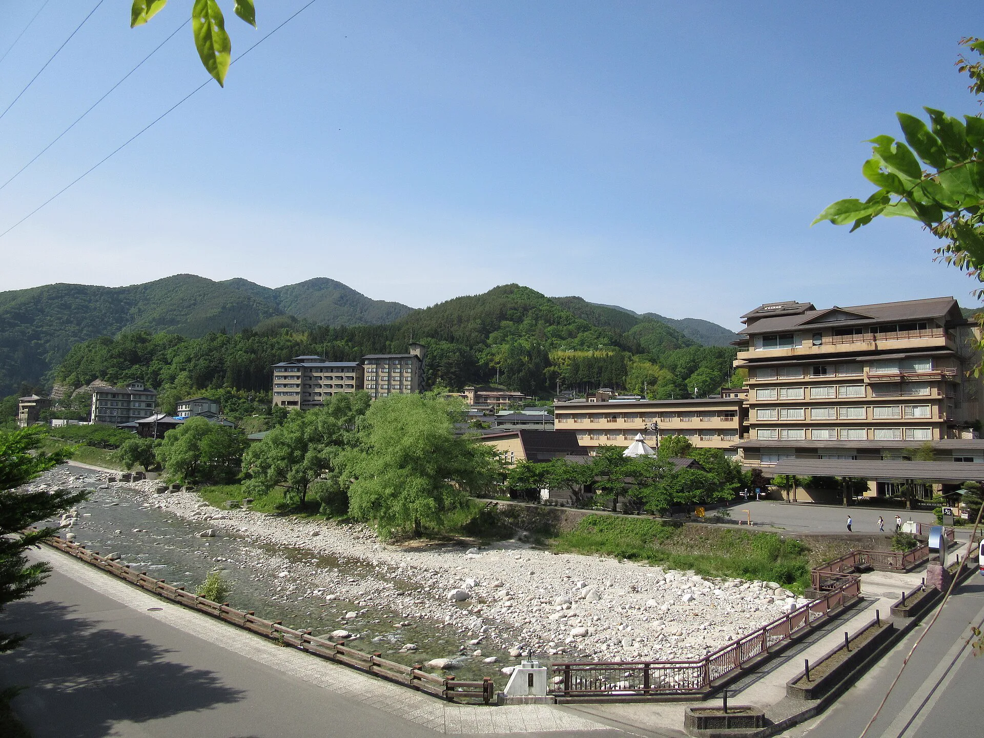 Hirugami Onsen Day Trip or Overnight Stay? Choose by the Last Bus and Night Plans