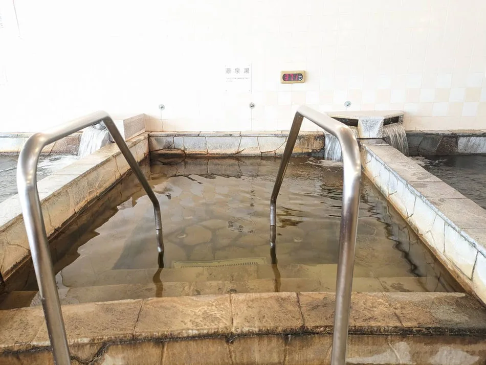 Bath and pool facilities at Yamanami no Yu