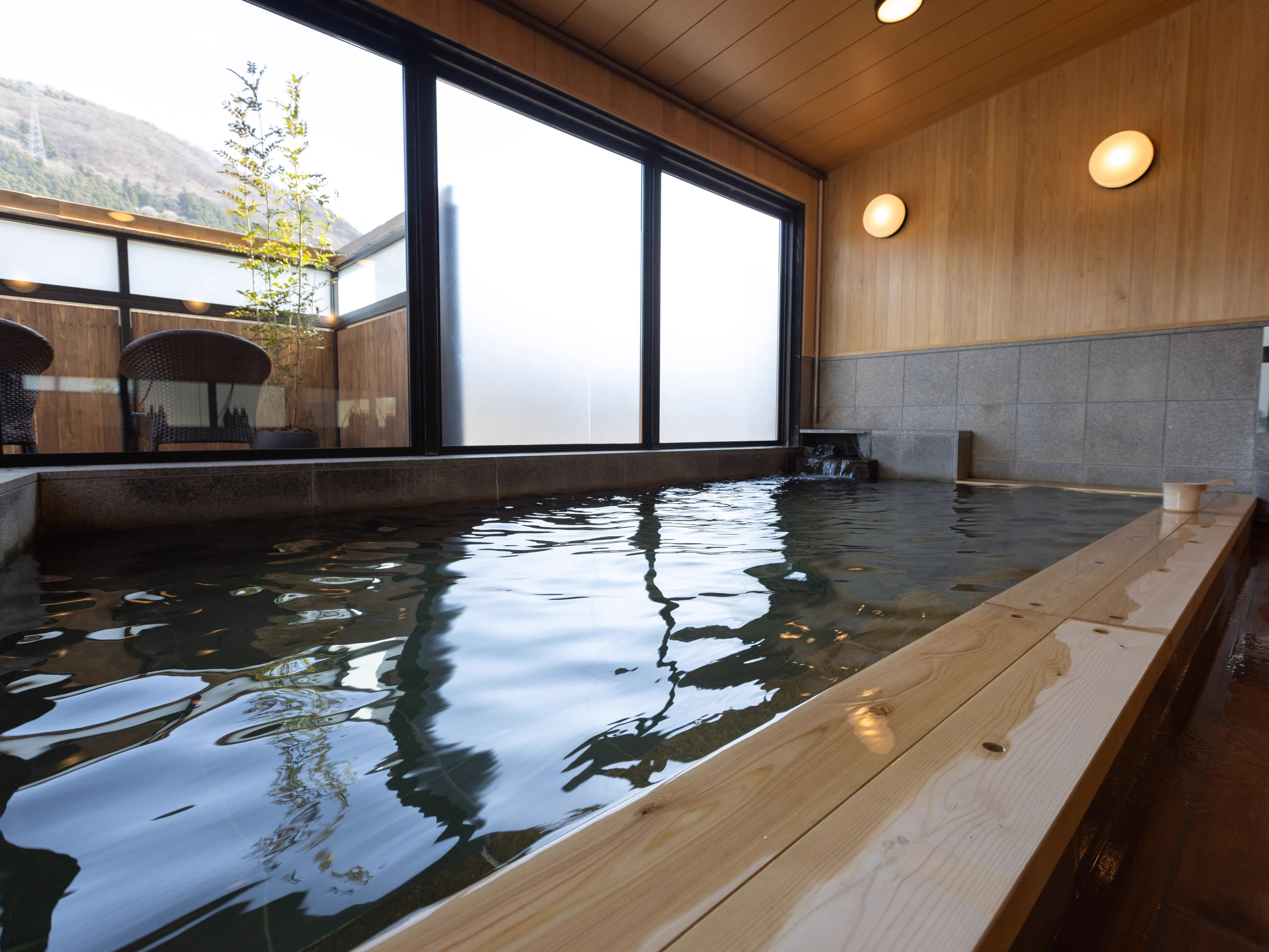Mizunuma no Yu: A Hot Spring Right on the Watarase Railway Platform