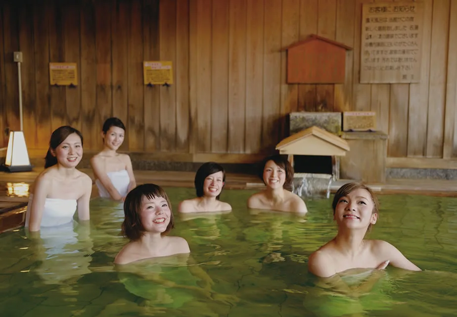 Why Tsukioka Onsen Turns Emerald Green—and Which Baths Use the Spring