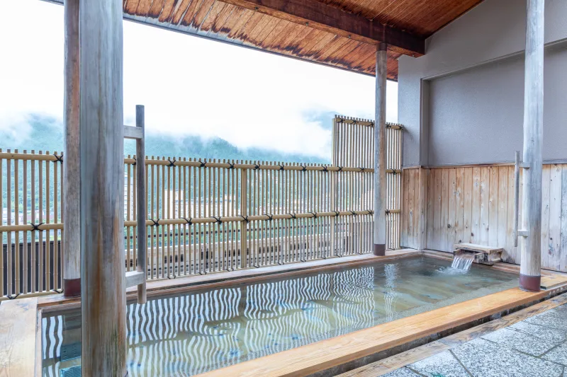 Hinoki outdoor bath at Sasara