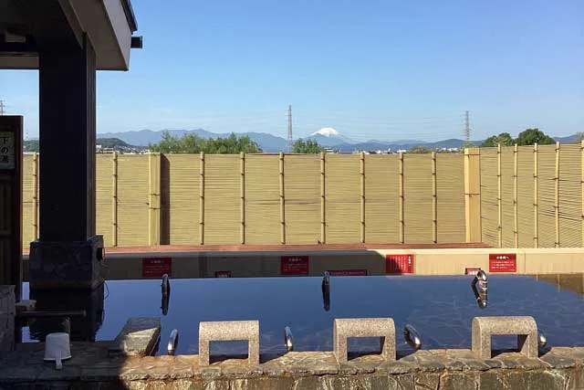 Kunitachi Yurakunosato: A Fuji-View Bath with One Source-Fed Pool