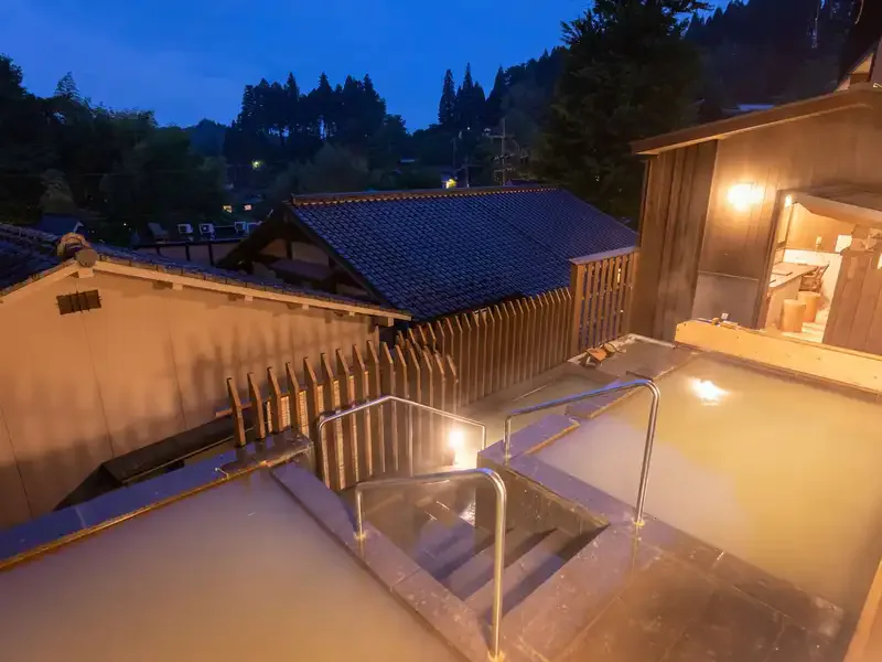 Nanjoen’s Hoshi-no-yu outdoor bath, with pools at different levels