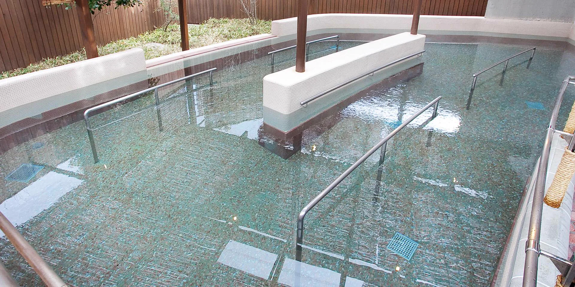 The main bath and outdoor bath at Himehiko Onsen