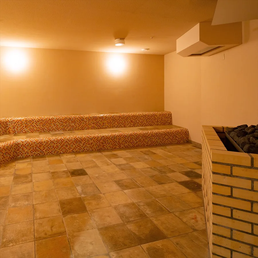 Yuneru at Shin-Narashino: Baths, Bedrock Spa and Overnight Cabins