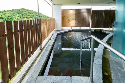 Outdoor bath at ASHIZURI THERMAE