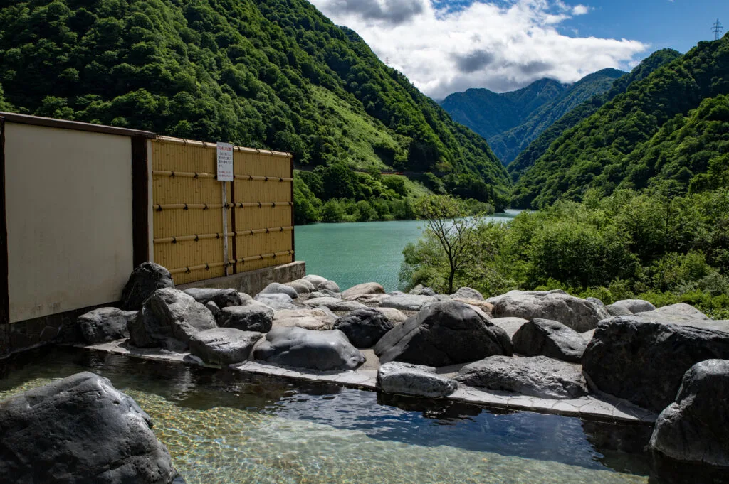 Tochi-no-yu in Unazuki: A Lakeside Onsen Worth the Detour?