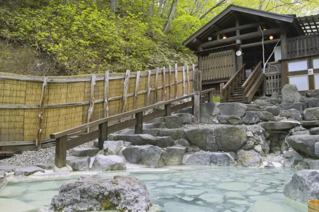 Zao in November: Check the Open-Air Bath Before Heading Out
